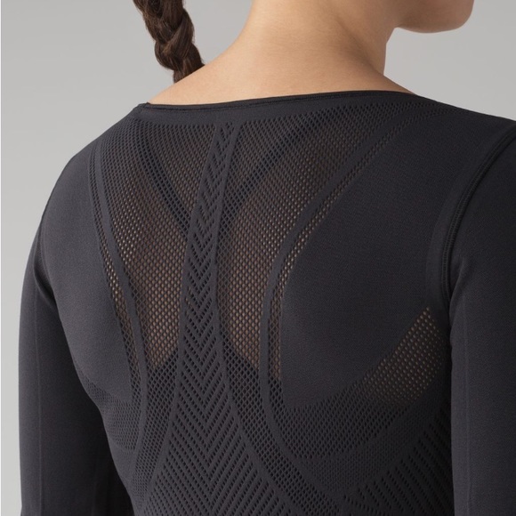 Lululemon Reveal RS Top No longer in stores - Picture 2 of 5